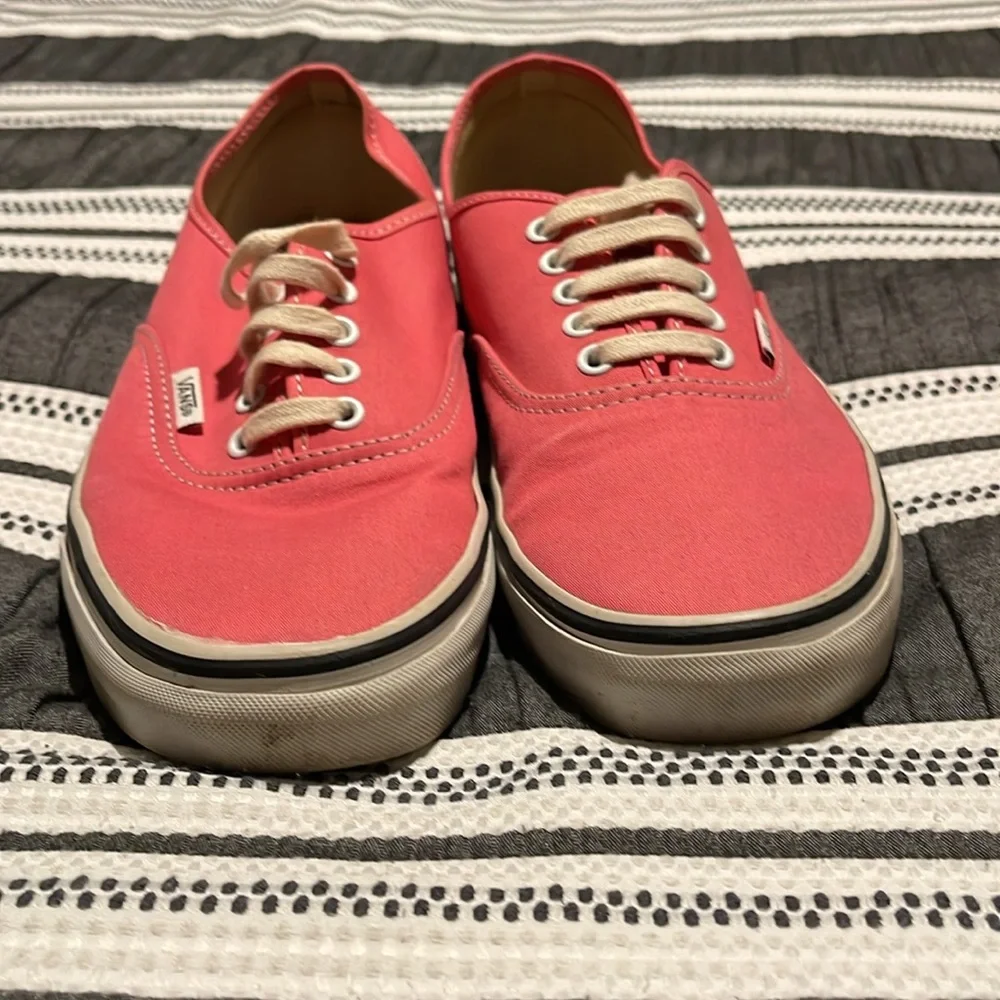 Vans - Picture 5 of 6